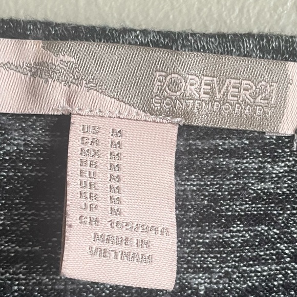 FOREVER 21 | Split Back Sleeveless Top - Picture 4 of 4